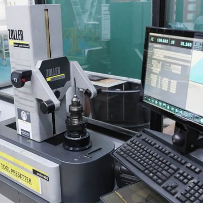 Advanced CNC tool presetter machine measuring cutting tool geometry and dimensions to ensure high-precision custom metal machining.